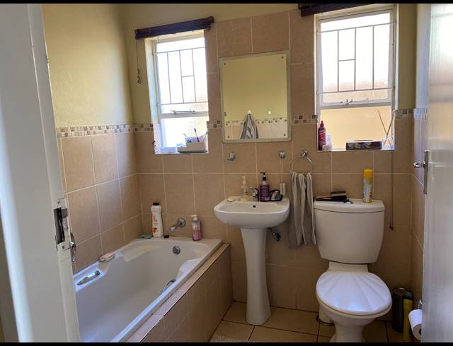 3 BEDROOM TOWNHOUSE FOR SALE IN ORMONDE